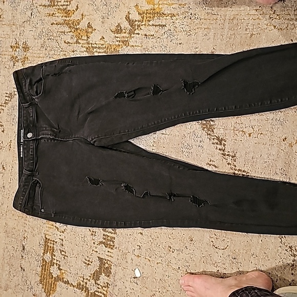 Old Navy Women's Plus Black Distresses Rockstar Jeans - Picture 1 of 7